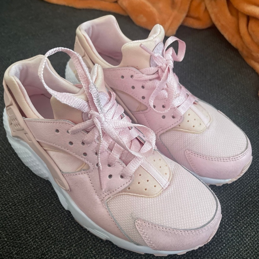 Nearly new Nike Huaraches!